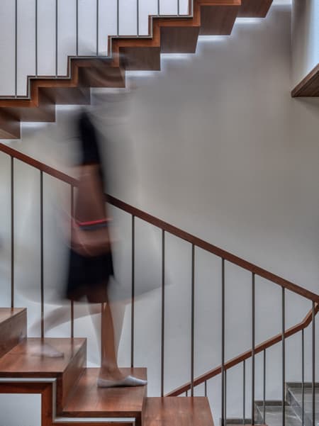 The House of Parallel Walls